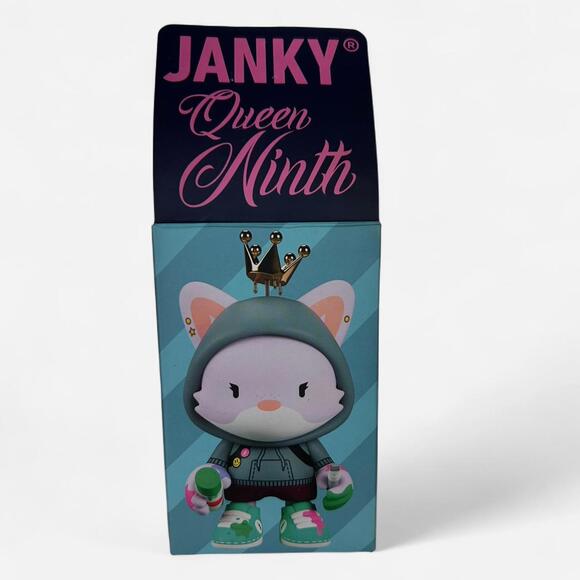 Janky Queen Ninth Collectible Vinyl Toy Art‎ Figure with Accessories and Box - Picture 7 of 7